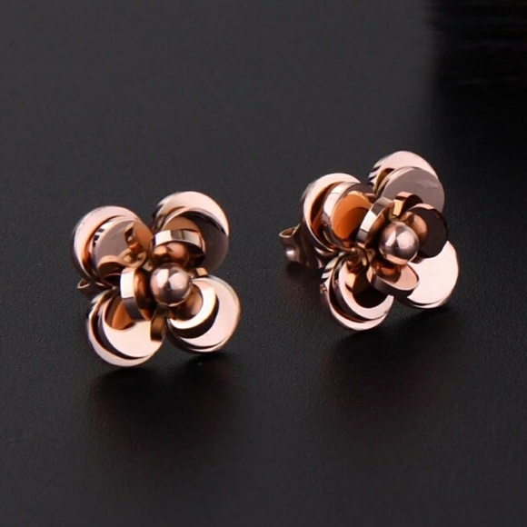 Camellia Rose gold stainless steel stud earrings. - Picture 7 of 8